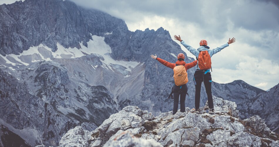 Blick auf zwei Bergsteigerinnen und Felswand | © Christian Stadler/stadlerphoto.com